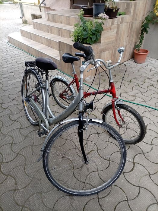 Vind doua biciclete un pega pliabil preț 250 lei