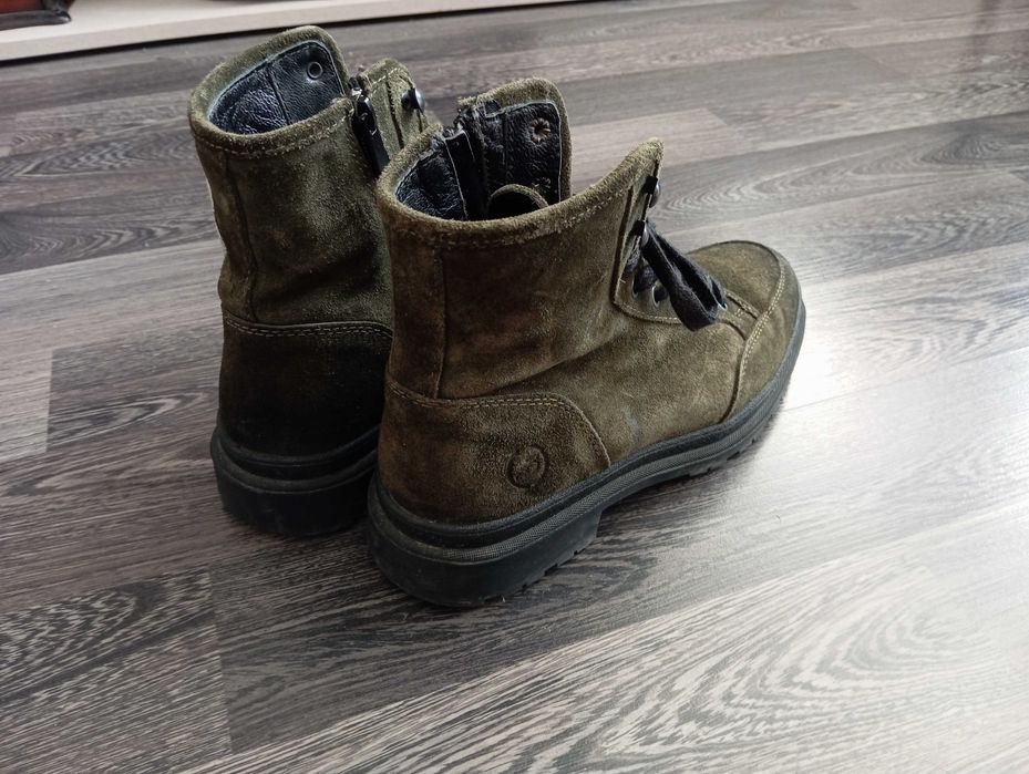Bocanci, piele întoarsă, aproape noi