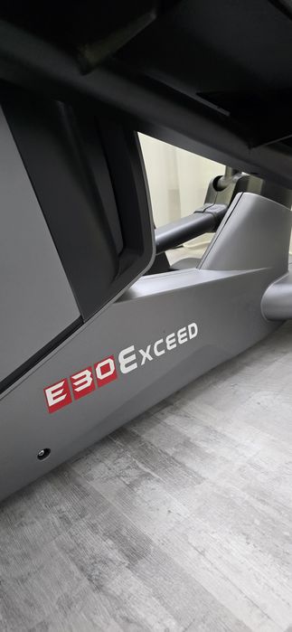 Bicicletă Eliptică OMA Fitness Exceed E30 – Stare Impecabilă, ca Nouă