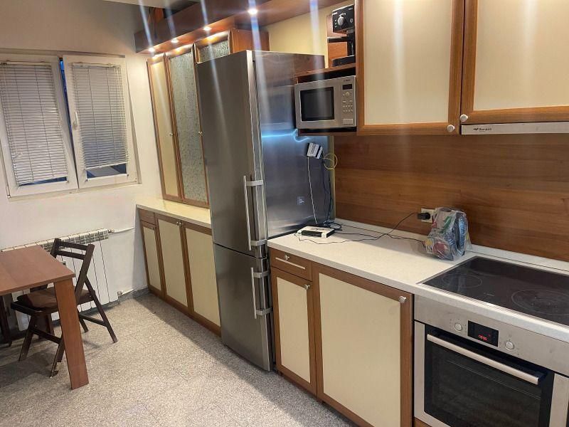 Дава се под наем Двустаен апартамент в София, Център - 65 кв.м за 697.17 € - Снимка #2