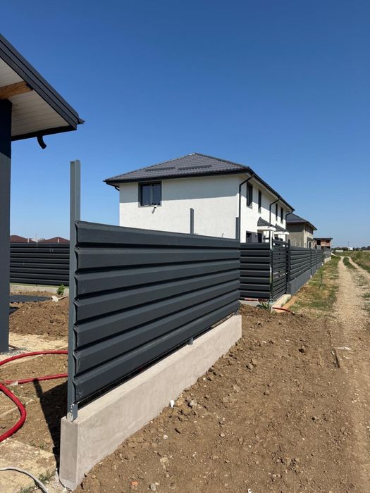 Tablă Cutată Fațadă Gard RAL 7016 gri antracit + stâlpi ornamentali 4m