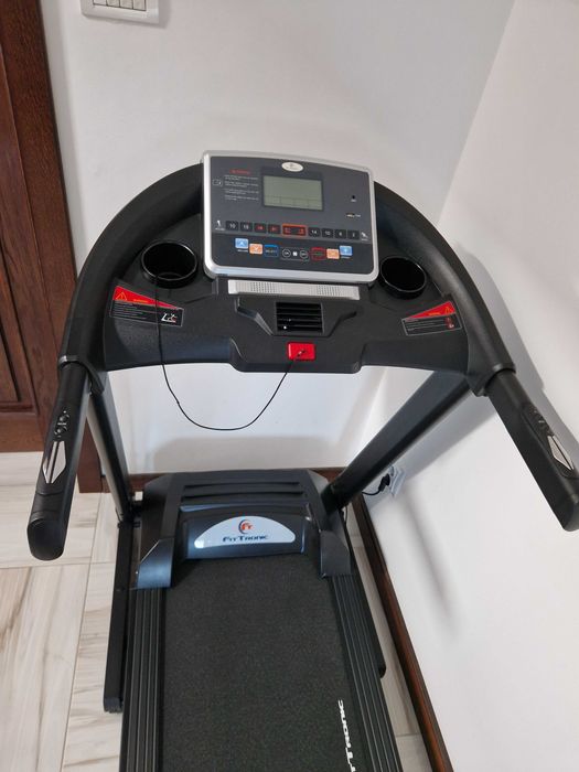 Vand banda de alergat FitTronic D550 profesională ca noua