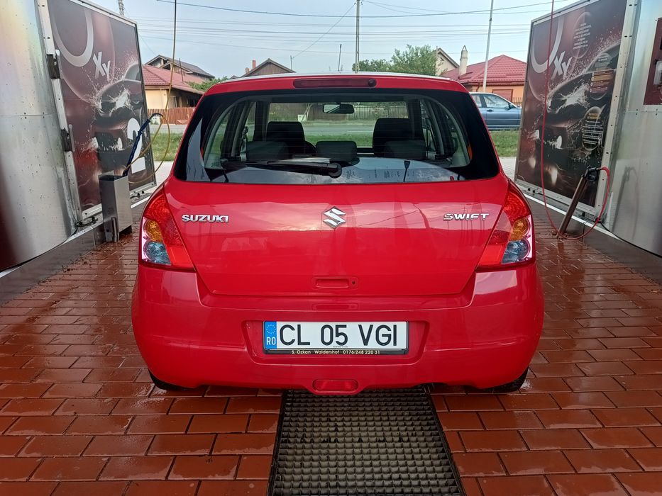 Vând Suzuki Swift 1,3i 2008