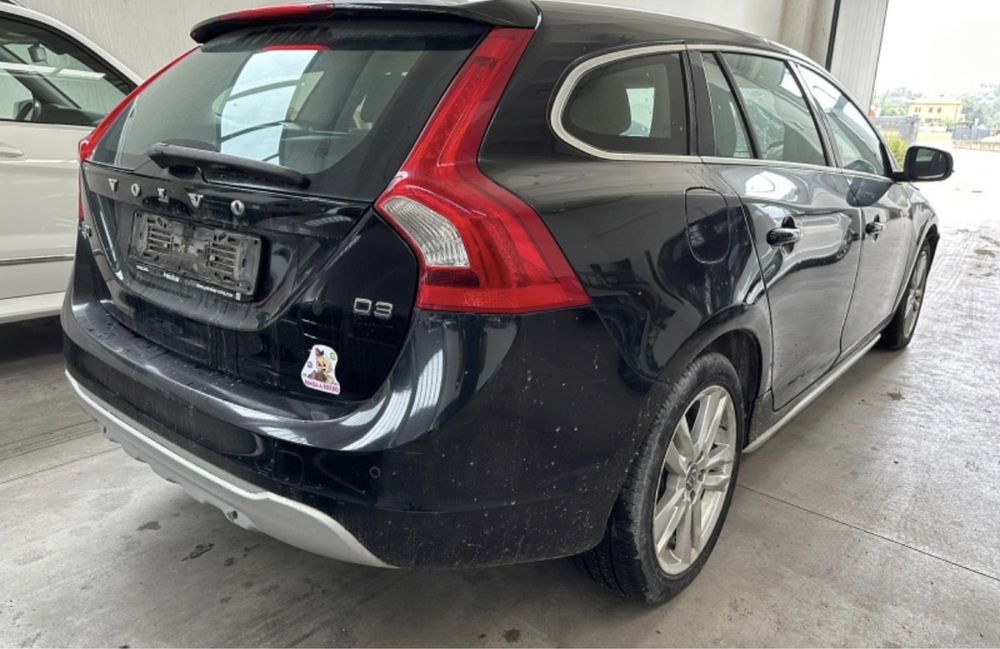 Volvo V60 2.0D на части