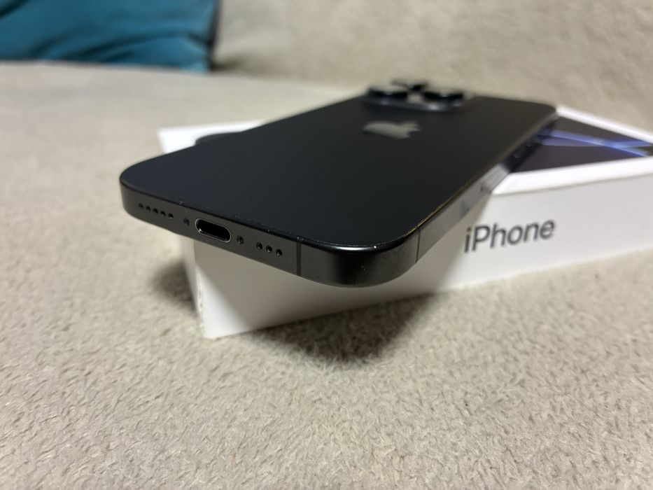 Vand schimb Iphone 16 PRO, cutie, garantie.