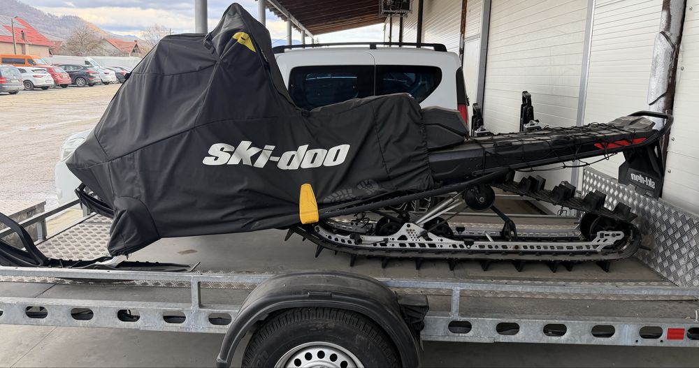 Snowmobile Skidoo 850   164