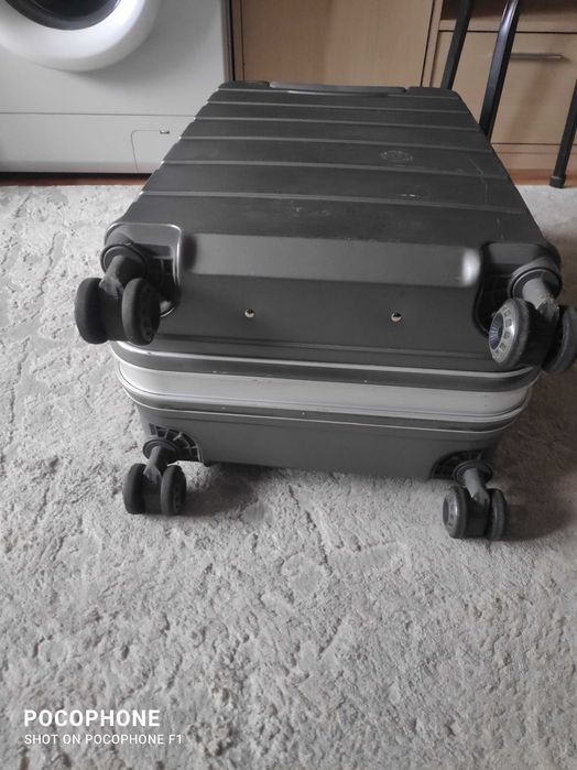 чемодан пластик 68-45-30