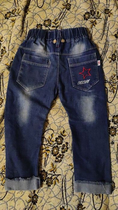 Кофточка, джинсы на мальчика.