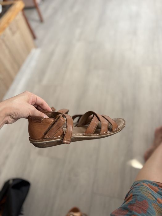 Продам босоножки Clarks