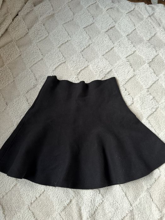 Пола Review, S .