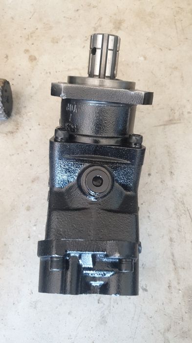 Pompa basculare tip banana