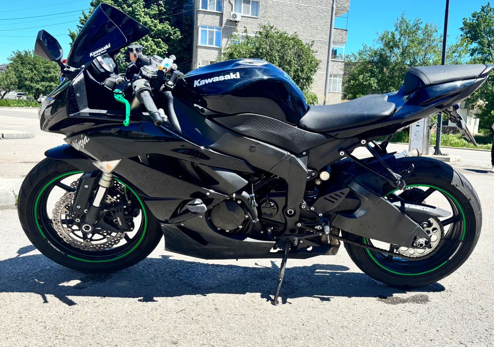 Продавам Мотор Kawasaki Ninja ZX6R