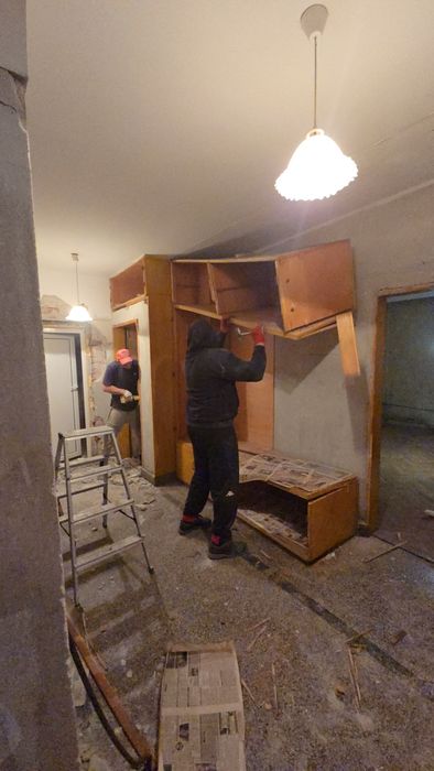 Хамалски услуги Почистване на мазета, тавани, дворове и други