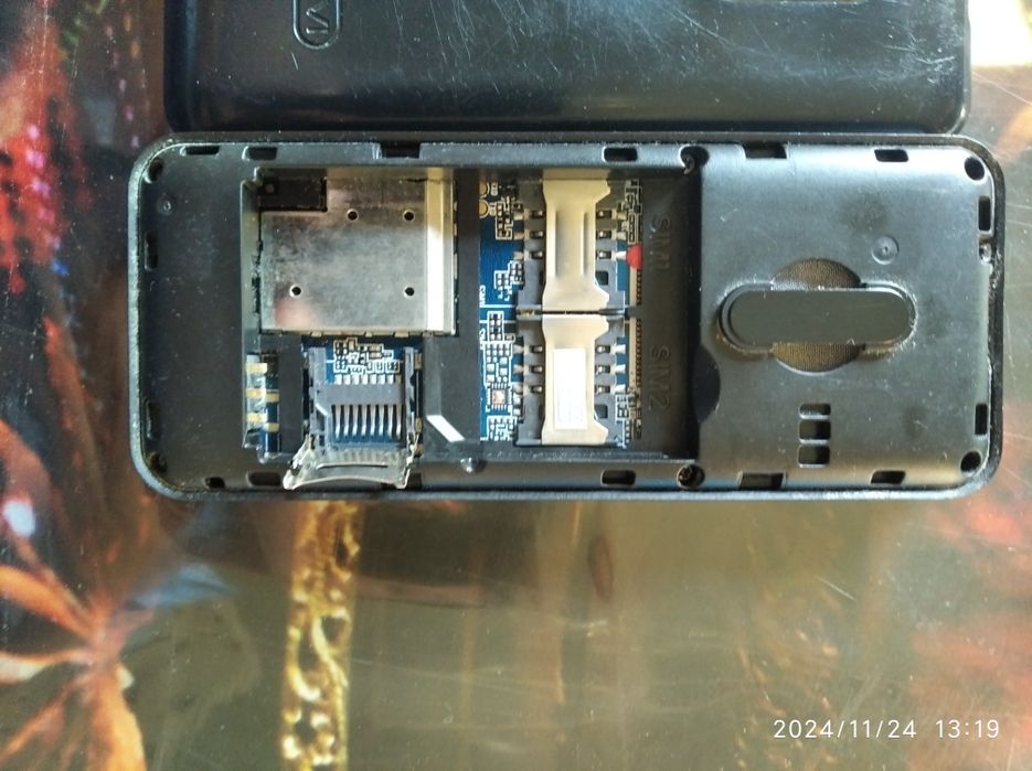 Maxvi C 20 telefoni sotiladi