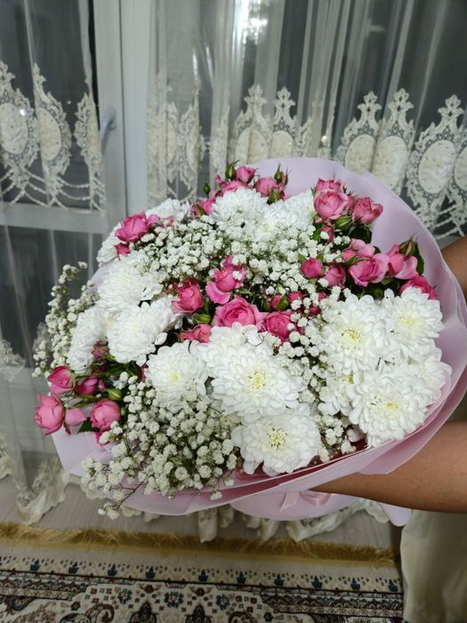 Гүлдер сатылады. Продается цветы.