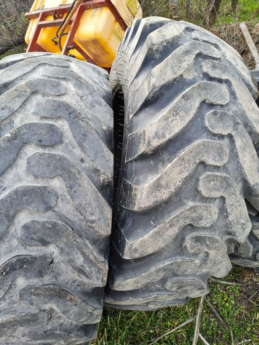 Vand anvelope buldoexcavator 16.9 R28(440/80 R28) si 400/70 R20