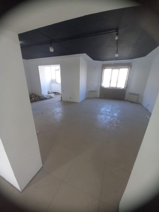 Продам 3 комн.квартиру 210 кв
