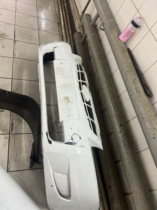 Продам бампер приора белое облако