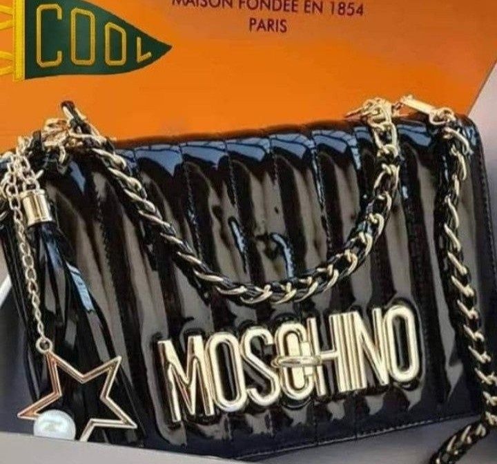 Genti Moschino, logo metalic auriu, saculet, etichetă