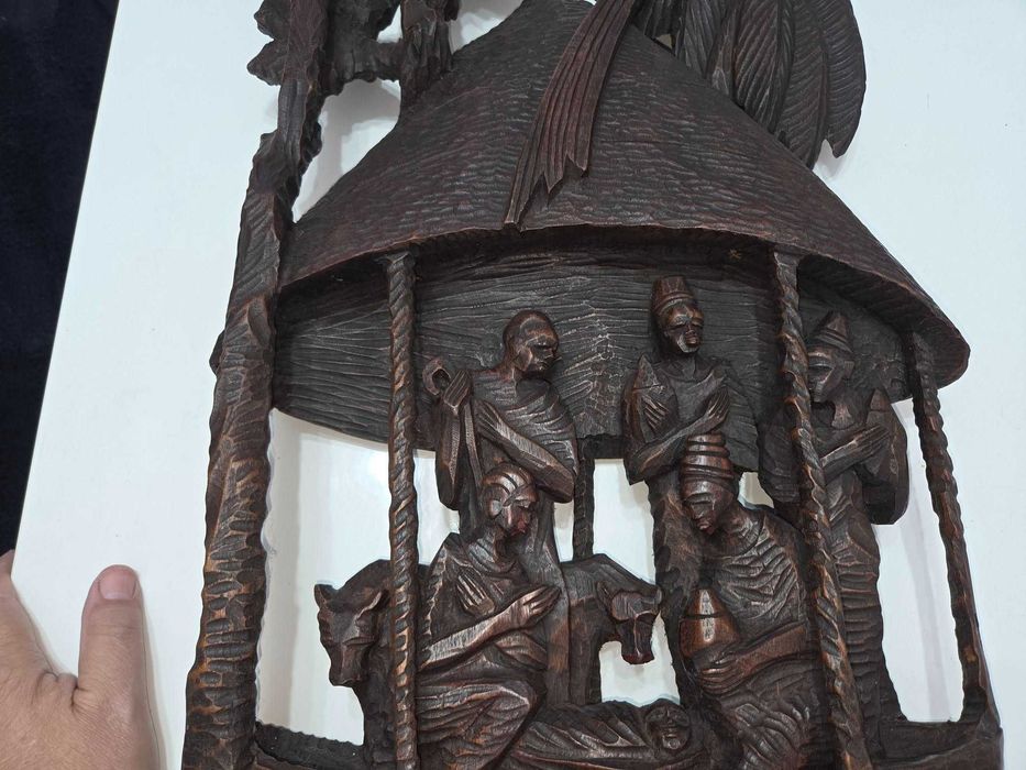 Sculptura vintage africana cu Nasterea Domnului