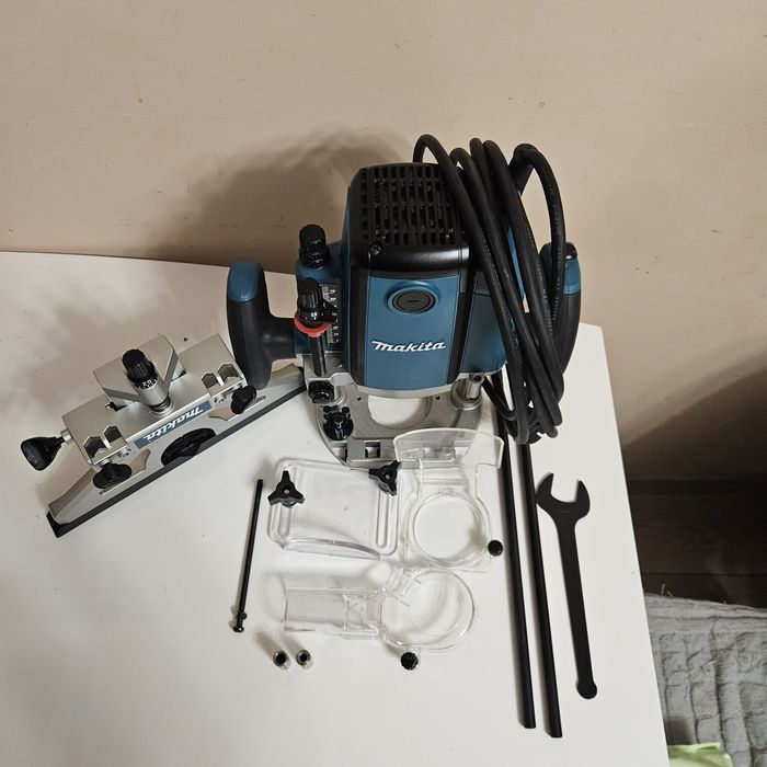 Оберфреза Makita RP1803FXJ