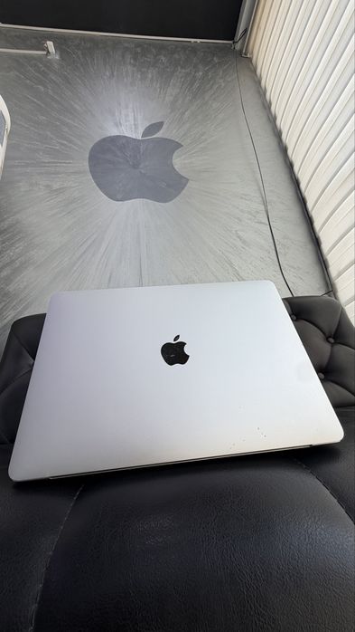 Apple MacBook Air M1 2020 года в хорошем состояние  Американский