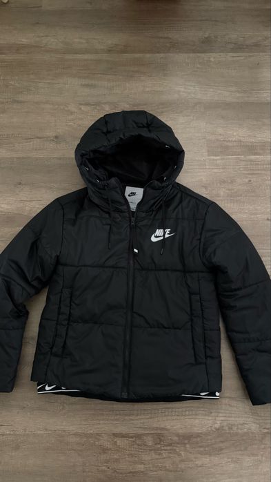 Оригинално яке на Nike