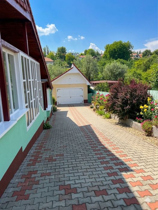 Vand casa spatioasa in TARNAVENI, ideala pentru familie, cu curte mare