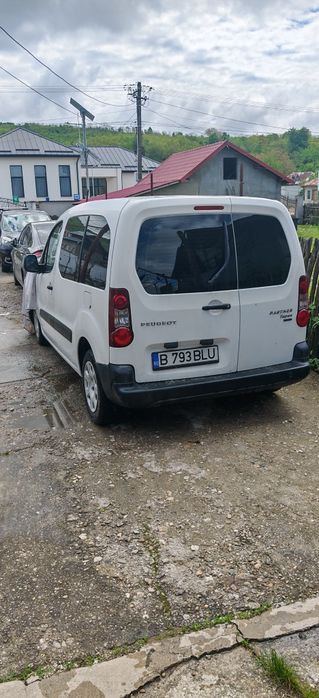Vând Peugeot Partner avariat