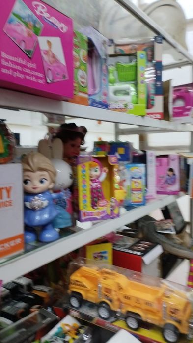Продаеться магазин игрушек