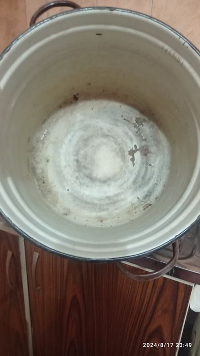 Продаются две кастрюли