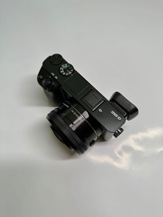 Sony A6000+16-50 обектив + 3 батерии