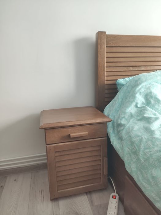 Set dormitor pat matrimonial cu noptiere din stejar