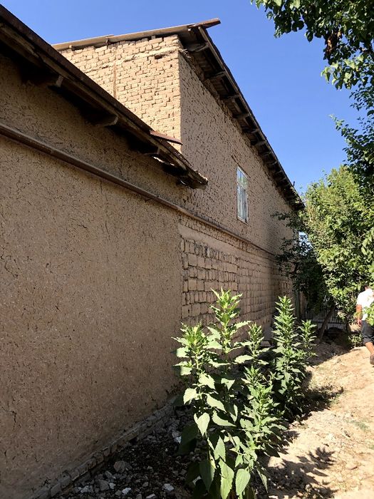 Uy sotiladi uglovoydan