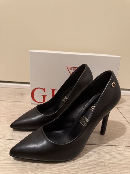 Pantofi cu toc Guess