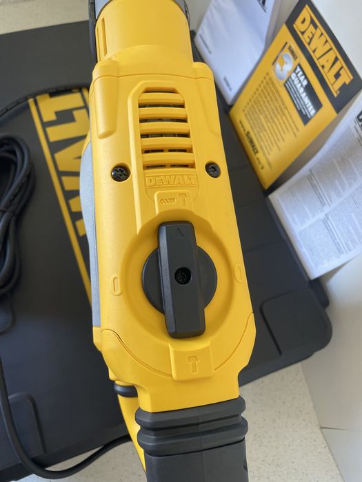 DeWALT D25614K-QS / Ciocan Rotopercutor (SDS-Max, 220V. / 1350 W. 10,5J.) + Valiza Transport, Original Nou !