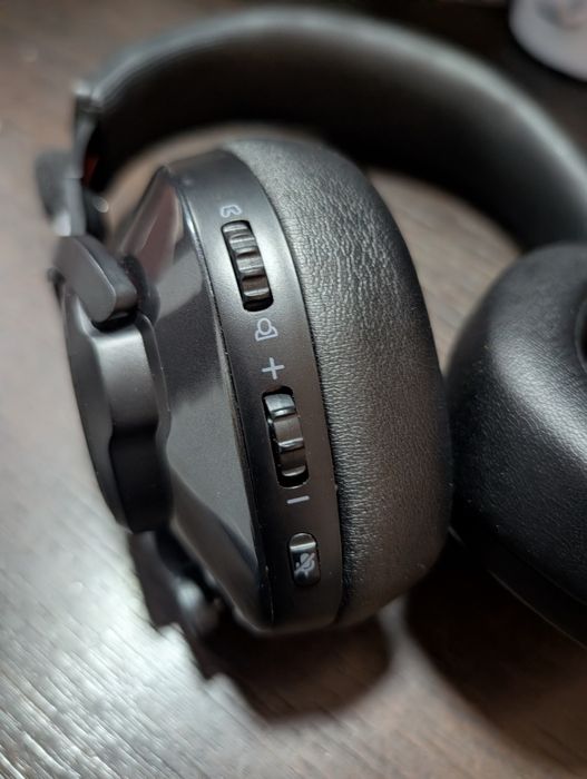 Căști noi Gaming JBL Quantum 400 – Sunet 7.1, Microfon Flip-up