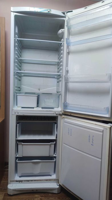 Продам холодильник Индезит 10 тыс.! Indesit