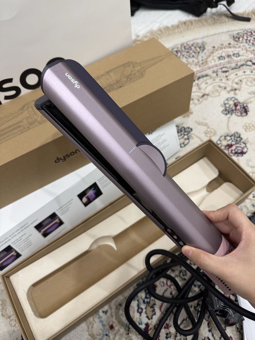 Dyson Airstrait