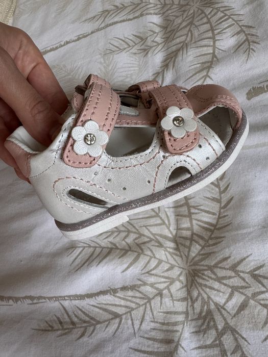 Нови сандали за бебе момиче естествена кожа 20 номер