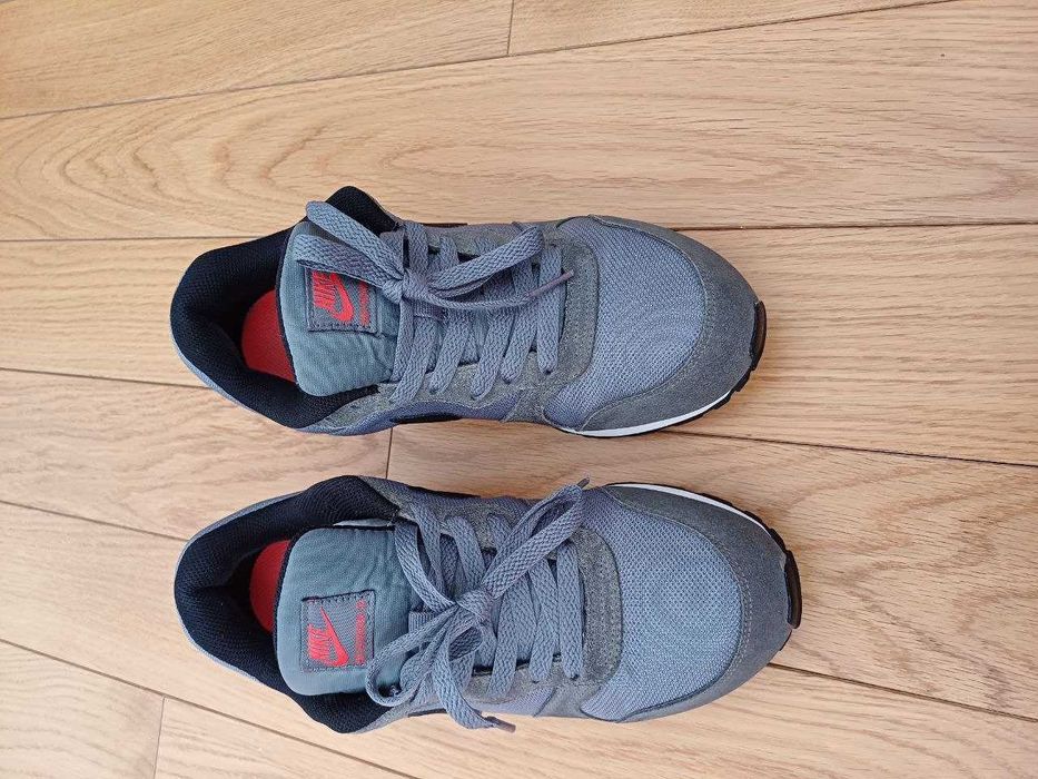 кроссовки NIKE  37,5 размер