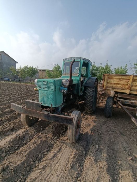 Traktor sotiladi holati yaxshi