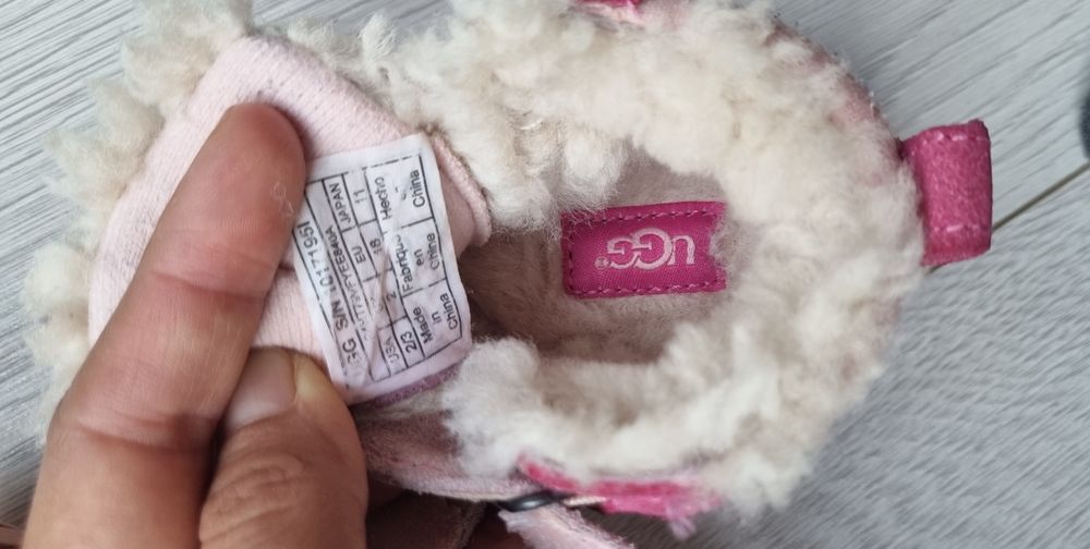 Ghete iarna Ugg imblanite marime 18