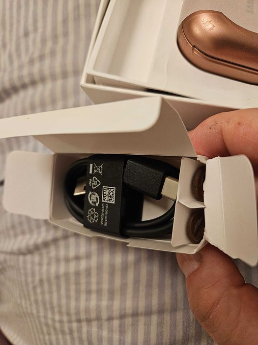 Слушалки airbuds