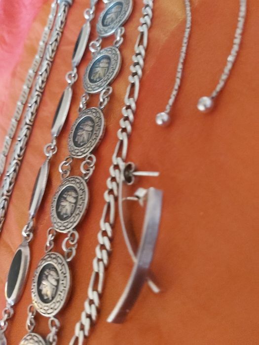 Сребърни гривни и обеци, дамски.