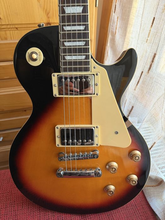 Vand chitara electrica Arrow LP, cu amplificator Fender