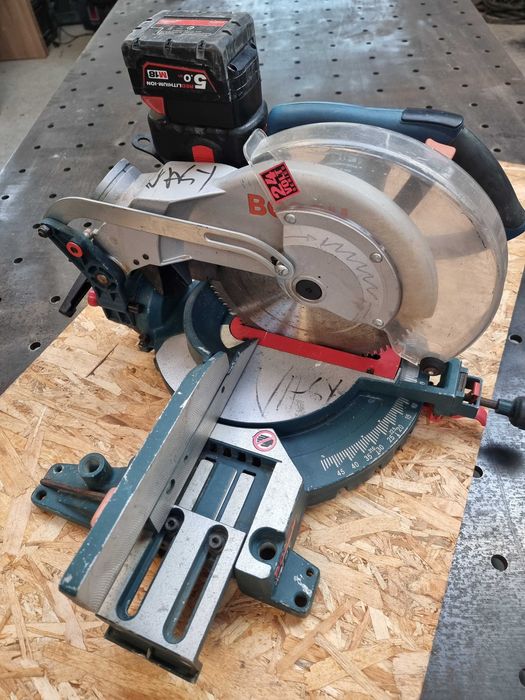 Circular Stationar Pendul Bosch Acumulatori Milwaukee M18 V