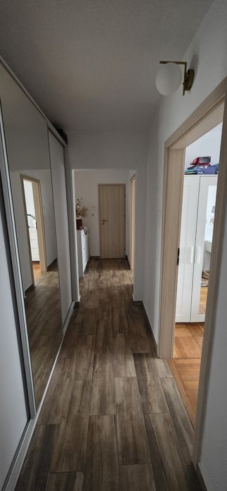 Vând apartament 5 camere in zona Vlaicu ;str Poetului;etj4!re