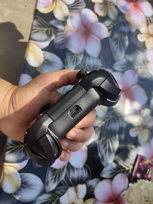 Controller compatibil cu PC și telefon