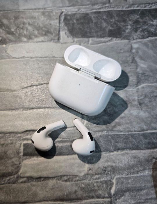 Apple  AirPods 3